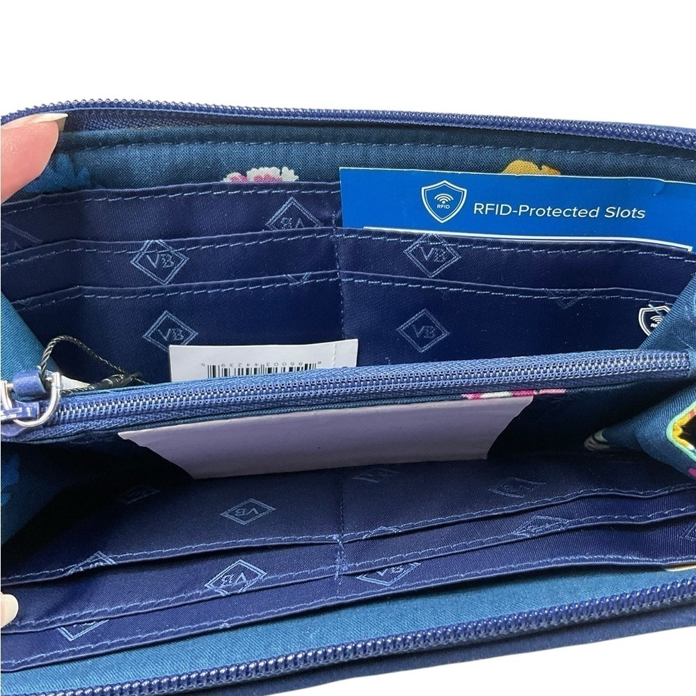Vera Bradley RFID Georgia Blue and Cream Quilted Wallet - Picture 7 of 8